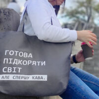 eko-sumka-market-maxi-gotova-pidkoryati-svit-ale-spershu-kava-kotx_20a003