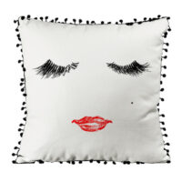podushka-iz-mishkovini-z-pomponami-resnitsy-i-guby-45x45-sm