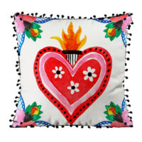 podushka-iz-mishkovini-z-pomponami-moye-sertse-palaye-45x45-sm