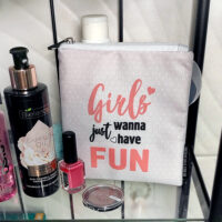 kosmetichka-kvadratna-basic-girls-just-wamma-have-fun-16x16-sm-kb_19n004_wh