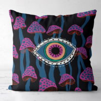 podushka-z-printom-gabardinova-glaz-na-fone-gribov-30x30-sm-3p_casa026