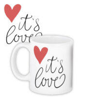 chashka-z-printom-it-s-love-330-ml-kr_18l010