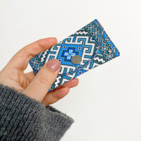 klyuchnitsya-dlya-sumki-ukrayinskij-blakitnij-ornament-key_ukr013_si