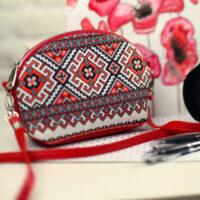 sumka-malenka-zhinocha-coquette-ukrayinskij-ornament-iz-chervonim-shkirozaminnikom-18x14x7-sm-coq_dev051_kr