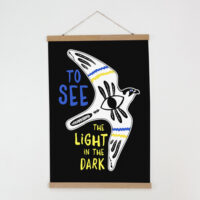 tkaninnij-poster-na-stinu-to-see-the-light-in-tne-dark-60h93-sm-tpsr_22s041