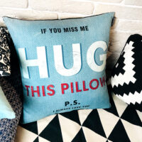 podushka-z-printom-gabardinova-if-you-miss-me-hug-this-pillow-sinyaya-50x50-sm-5p_19l016