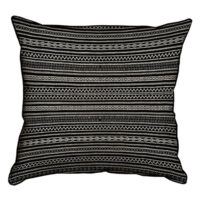 podushka-z-mishkovini-linijnij-bilij-ornament-na-chornomu-foni-45x45-sm-45phb_casa003