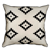 podushka-z-mishkovini-chornij-geometrichni-rombi-na-bilomu-foni-45x45-sm-45phb_casa005