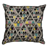 podushka-z-mishkovini-riznokolorovi-trikutniki-45x45-sm-45phb_tfl015_bl