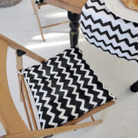 podushka-na-stilets-zigzag-chorno-bilij-40x40x4-sm-pz_21a004