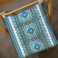 podushka-na-stilets-ukrayinskij-ornament-blakitnij-40x40x4-sm-pz_22u002