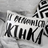 podushka-interyerna-z-mishkovini-yiyi-velichnist-zhinka-45x32-sm-43phb_21m004