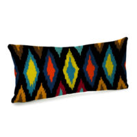 podushka-dekorativna-oksamitova-riznokolorovi-rombi-na-chornomu-foni-50x24-sm-52bp_era015