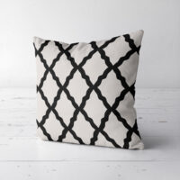 podushka-dekorativna-soft-ornament-na-bilomu-foni-45x45-sm-45pst_era007