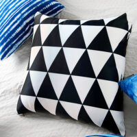 podushka-dekorativna-soft-chorni-ta-bilij-trikutniki-45x45-sm-45pst_casa010