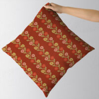 podushka-dekorativna-soft-ryadi-kvitiv-na-korichnevomu-foni-45x45-sm-45pst_23j006
