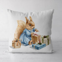 podushka-dekorativna-soft-bilochka-z-podarunkami-45x45-sm-45pst_22ng002