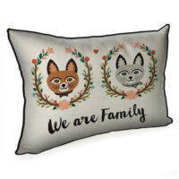 podushka-interyerna-z-mishkovini-we-are-family-45x32-sm-43phb_18l004_wh