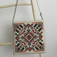 sumka-zhinocha-taystra-v-stili-vishivanki-30x29-sm-tai_24j001