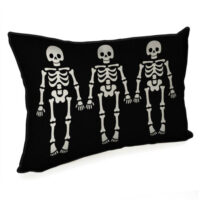 podushka-interyerna-z-mishkovini-skeleti-45x32-sm-43phb_24s008