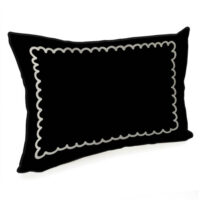 podushka-interyerna-z-mishkovini-bila-figurna-ramka-45x32-sm-43phb_24s010