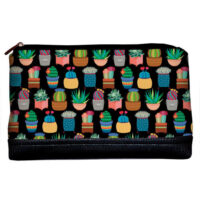 kosmetichka-dorozhnya-zhinocha-lovely-kaktusi-na-chornomu-foni-26x15x8-sm-kk_tfl010_bl