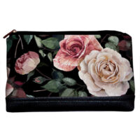 kosmetichka-dorozhnya-zhinocha-lovely-troyandi-na-chornomu-foni-26x15x8-sm-kk_ffl003_bl