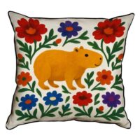 podushka-z-mishkovini-kapibara-ta-kviti-45x45-sm-45phb_25l003