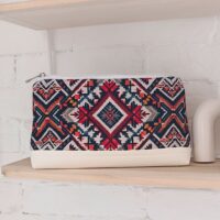 kosmetychka-dorozhnya-zhinocha-lovely-gutsulskyj-ornament-26x15x8-sm-kk_25l018_wh