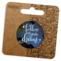 znachok-kruglij-follow-your-dreams-38-mm-z2_17n037