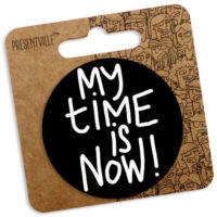 znachok-kruglij-my-time-is-now-56-mm-z3_17j012