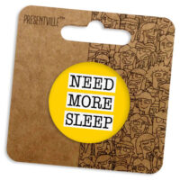 znachok-kruglij-need-more-sleep-38-mm-z2_18d016