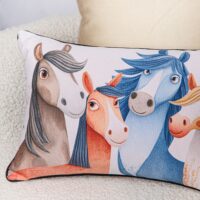 podushka-interyerna-z-mishkovini-taki-rizni-koni-45x32-sm