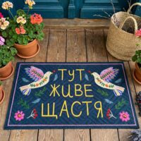 kilimok-pridvernij-tut-zhive-shhastya-45h75-sm-z-printom-na-gumovij-osnovi